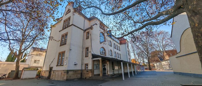 schulhaus-aussen-1 schulhaus-aussen-1
